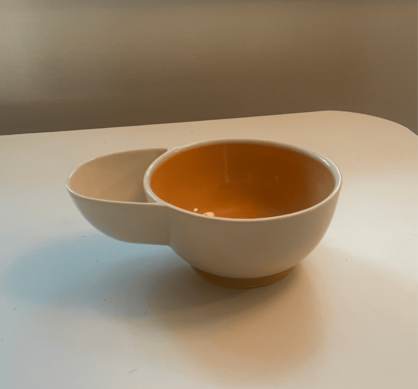 Bol à noyaux jaune et crème