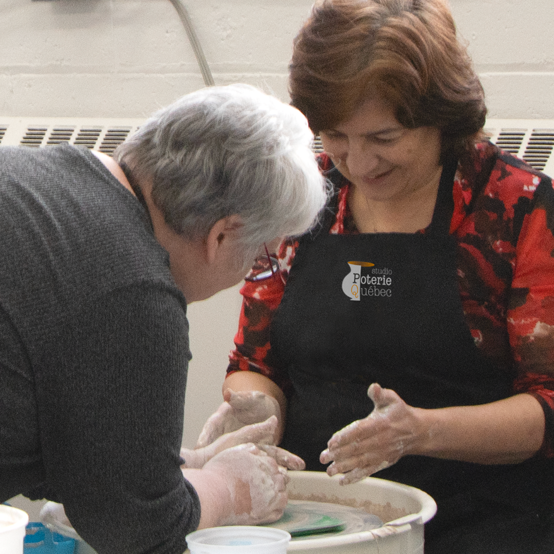 Cours de tournage au tour à poterie